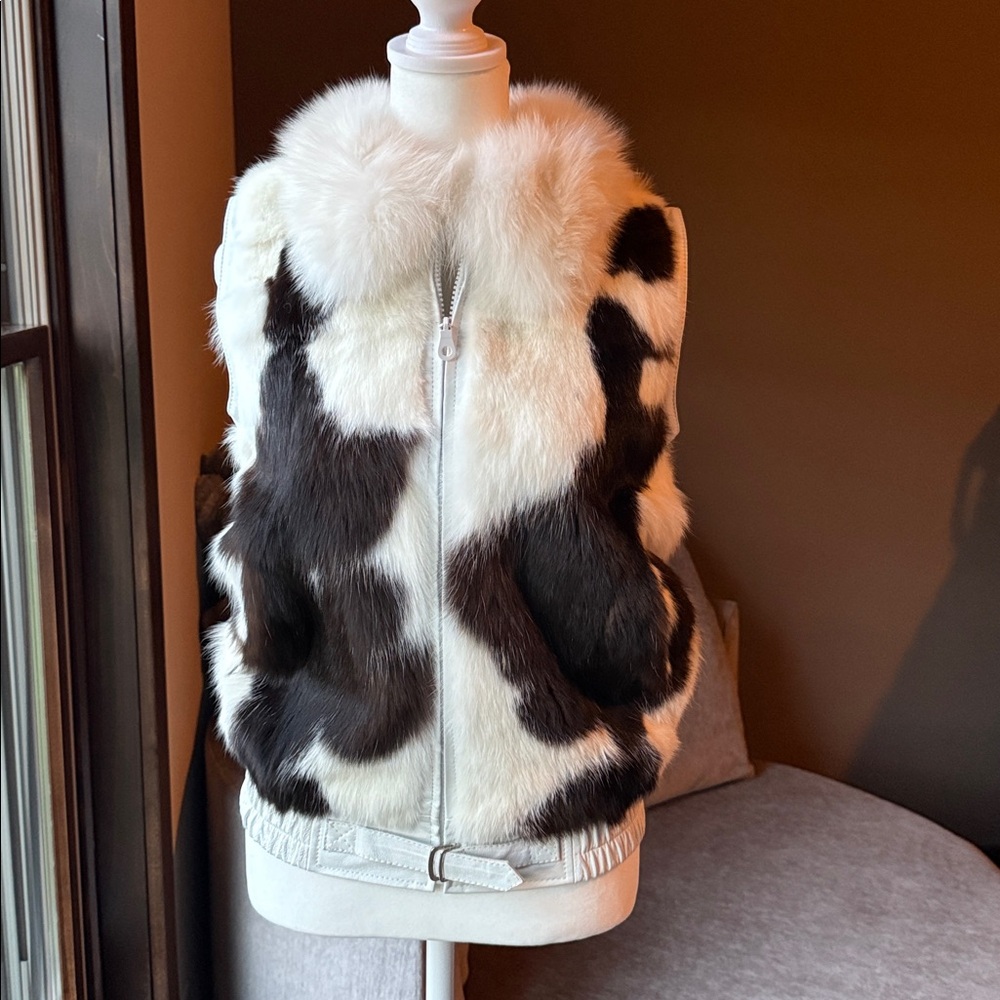 Chic Fur Vest in Black and White